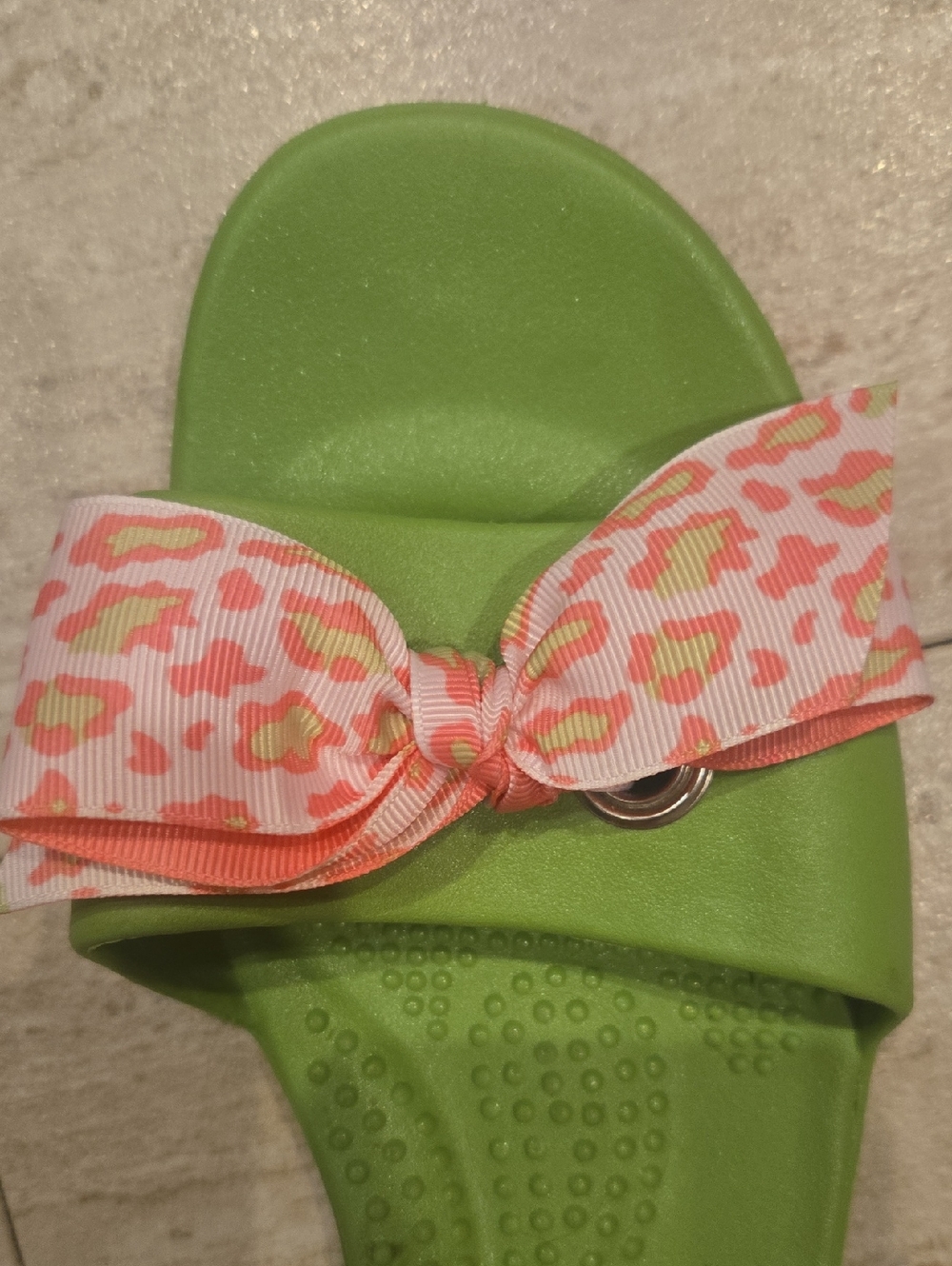 OKA-b Lime Green Pink Bow Accent Slides - Picture 10 of 11